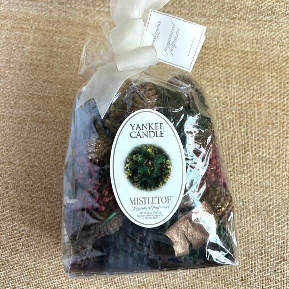 Yankee Candle Mistletoe Potpourri Holiday Fragrance 10 oz Sealed Bag - Picture 1 of 7
